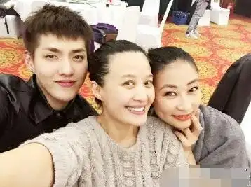 吴亦凡走到今天这一步少不了妈妈吴秀芹的溺爱