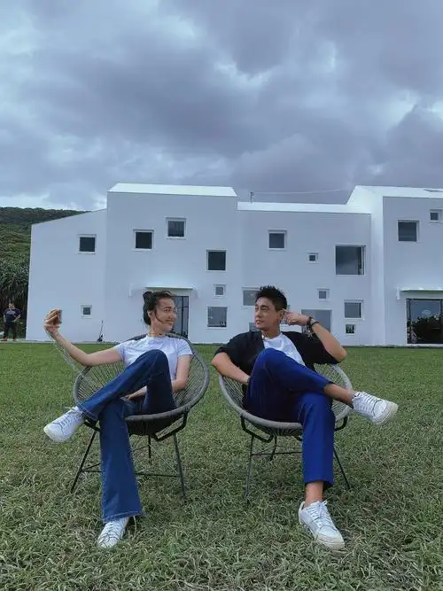 朱孝天与老婆十指紧扣秀恩爱,韩雯雯穿印度服饰风情万种