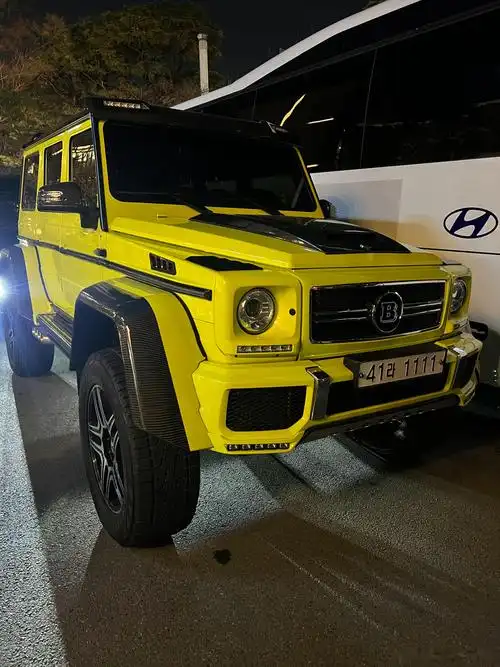 来感受下泡菜国土豪的压迫感奔驰大g中的大哥,大b标,车牌1111,四出