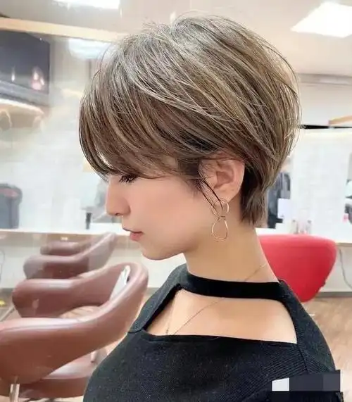 圆脸适合什么短发发型女,圆脸适合什么短发发型女2021图片,怎样