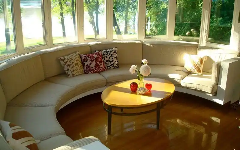 室内,房间,窗户,沙发,花朵,桌子,明亮,阳光