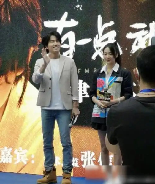 《有一点动心》做宣传的,这部剧是有言承旭,任素汐,戚薇,柳岩等明星