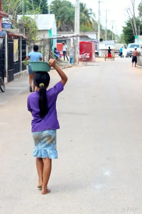 问个问题,有没有地方的女孩子一直赤脚走路? - 知乎