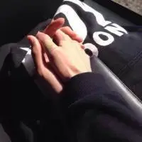 黑白十指紧扣微信头像_微信头像图片大全