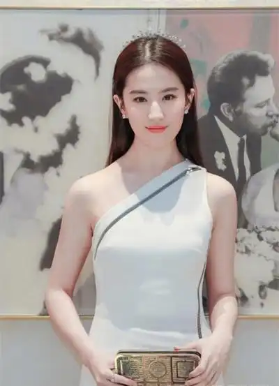 王思聪说刘亦菲瘦马怎么回事 刘亦菲丝袜美腿照