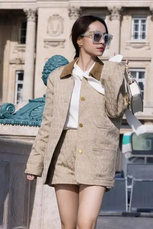 台湾天之骄女蔡依林巴黎街拍大赏,这美腿秒杀内娱一大片女星哦