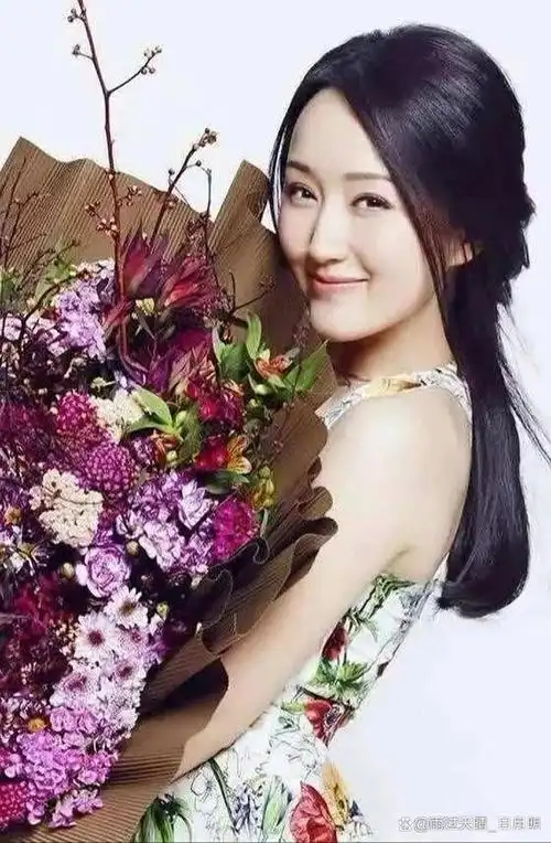 几十年过去了她的相貌和身材依然如少女般美丽不老女神杨钰莹