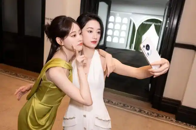 郭晓婷祝绪丹美女贴贴