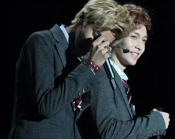 【图】吴亦凡张艺兴接吻照曝光 两人不和消息传出