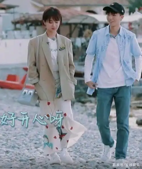 王俊凯与杨紫"擦出火花",节目中教发音,上演梳头姐弟欢乐多!