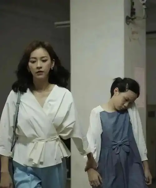 《小晓》小晓的挣扎,秘密,孤立与对复杂情感的探索|影后|电影|陈意涵