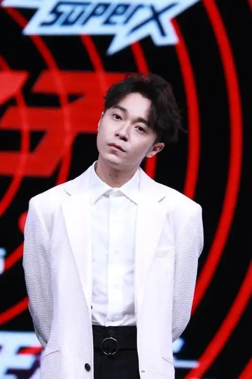 明日之子2李宇春自言不凶很nice 华晨宇吴青峰互称"前辈"