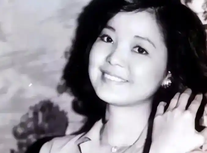 回顾邓丽君的死因是什么保罗为何会拒绝医生对遗体进行解剖