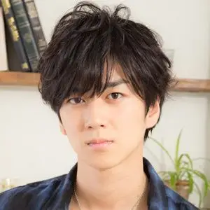 日系男生斜刘海发型图片 男生日式潮发型设计