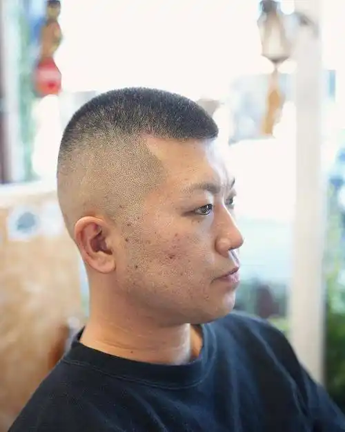 短寸头有两种类型,分别是短毛寸和长毛寸.