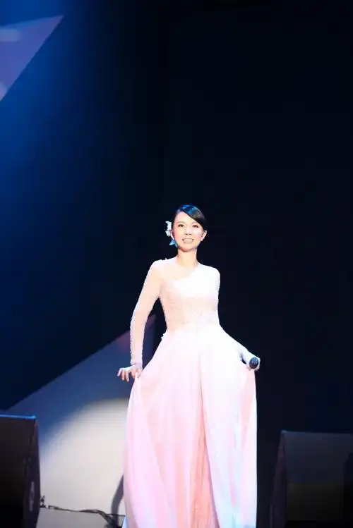 卓依婷个人演唱会晋江站即将开唱 低调优雅回家乡