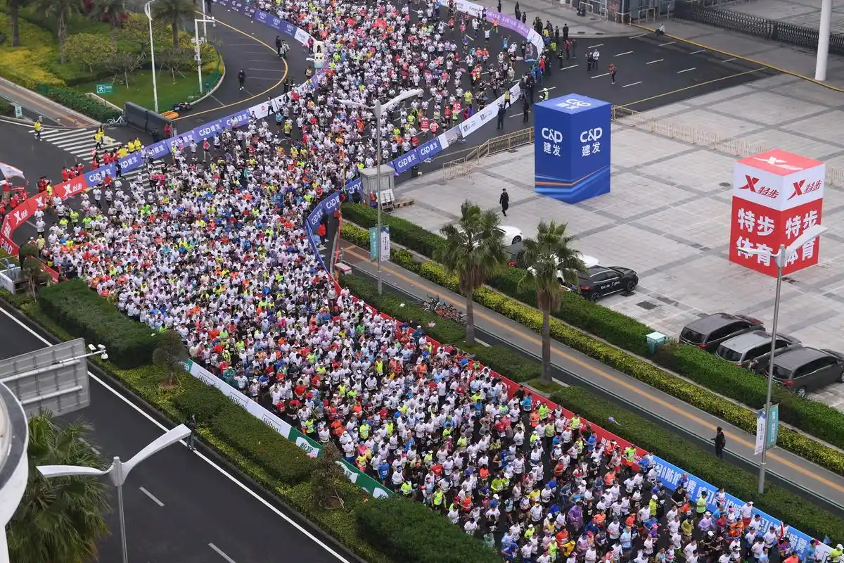 厦门马拉松赛开跑