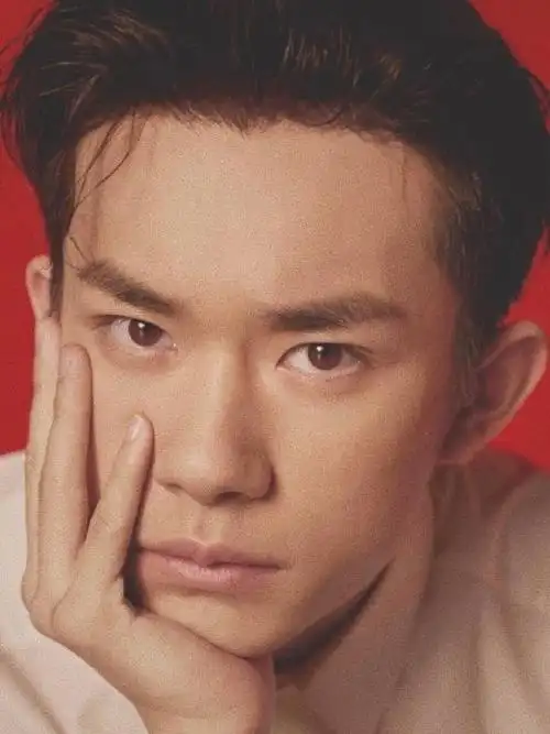 易烊千玺平头##易烊千玺新发型