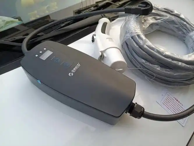 为解决新能源汽车充电问题我给五菱宏光mini备了一个奥睿科充电器