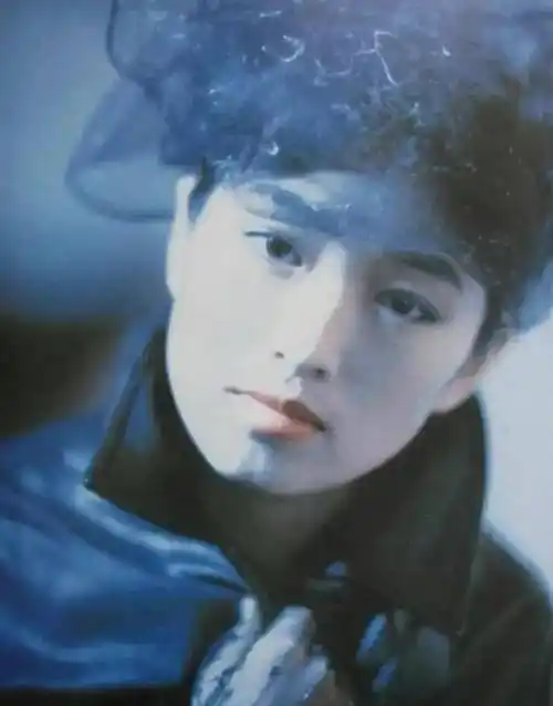 巩俐年轻时的巩皇真的是神级美人