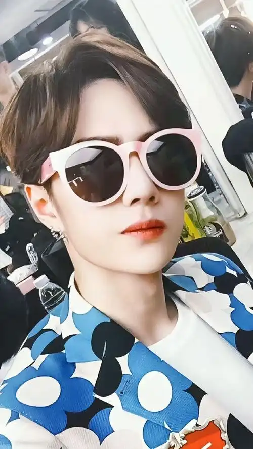 王一博绿框墨镜##王一博
