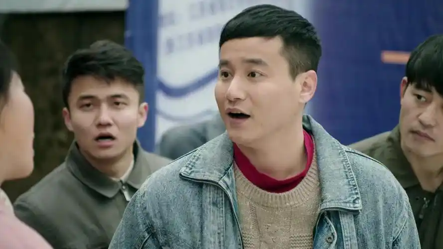 鸡毛飞上天玉珠带大光进货却惦记起袜子多少有点蹬鼻子上脸