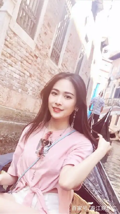 "纳兰嫣然"刘美彤身高168cm,腿长85cm,典型的大长腿瘦美人!