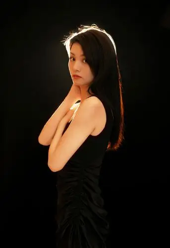 春夏性感黑裙写真图片