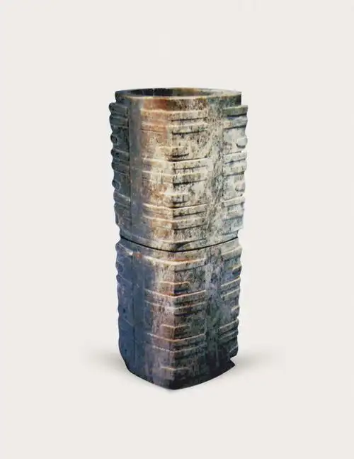 良渚文化晚期,高节琮成为玉琮的主要类型之一,其玉质一般相对粗糙