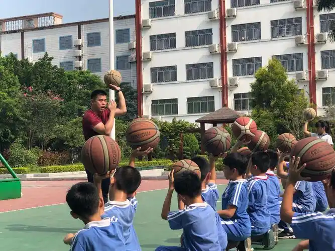 育贤小学:一堂有趣别致的篮球课