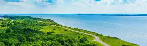 路,绿色,云彩 壁纸 海岸,海上,路,绿色,云彩 桌布 - 3840x1200 双屏