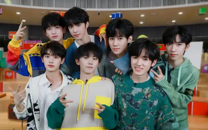 【时代少年团reaction】怎么会把横幅用订书机订在窗帘上呀,马嘉祺的