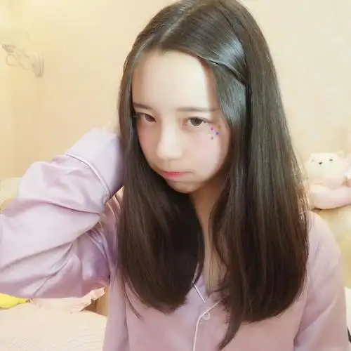 网 黑暗 萝莉 女生 欧美 半身 短发 唯美 遮脸 镜子照 中式 安静 可爱