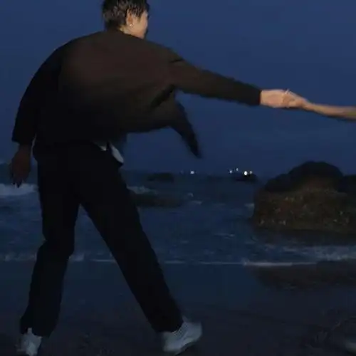 情侣头像海边唯美意境风吹来风吹去你如风的名字