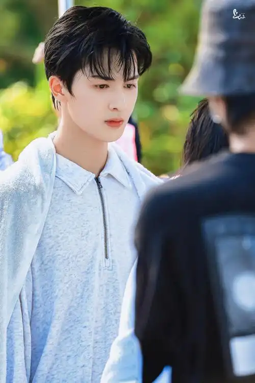 朱正廷水下吻戏##朱正廷全世界都在等你们分手