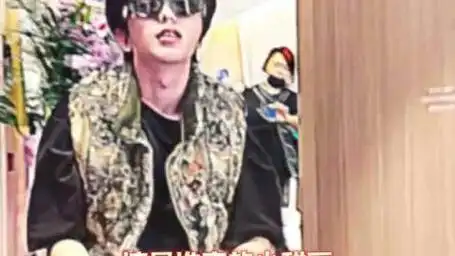 蔡徐坤演唱会花絮这是谁家的小甜豆,小坤坤骑小车车的时候他