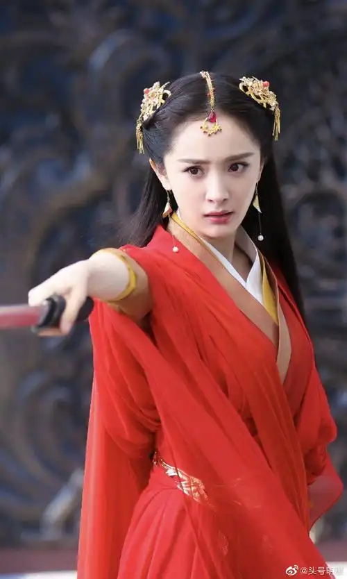 杨幂超话#古风嫁衣有多美#杨幂穿红色嫁衣太好看了吧!