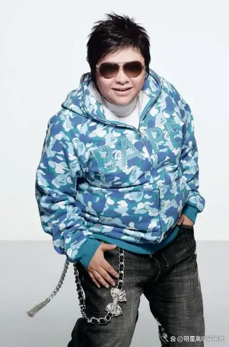 韩红40斤瘦身后现身,扎丸子头穿牛仔衣,51岁的她仍未婚