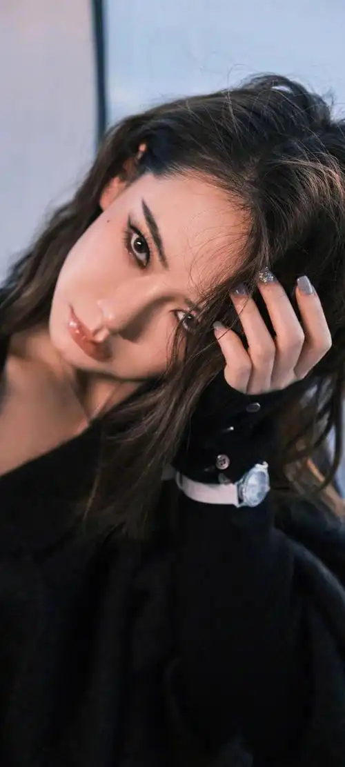 高冷女王戚薇高清手机壁纸