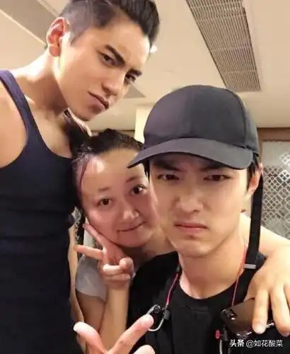 女配角为肖战看了两次如梦之梦别提李沁了友情也很好