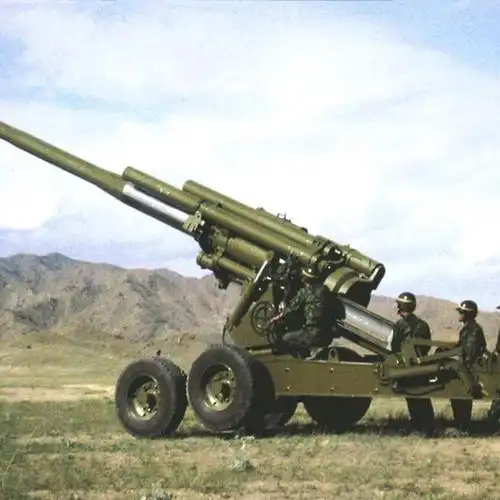 p>火炮,发明于中国,是指利用机械能,化学能(火药),电磁能等能源抛射