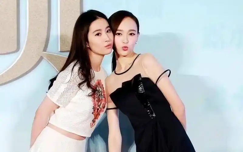 当39岁张靓颖跟36岁刘亦菲站一起,我才彻底明白,什么叫顶级骨相_于适