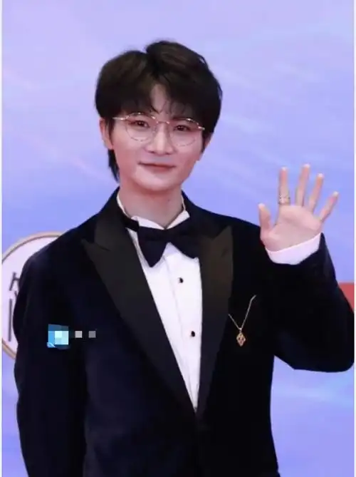 荆州这一夜文咏珊豪横周深戴眼镜好可爱大鹏怎么壮成这