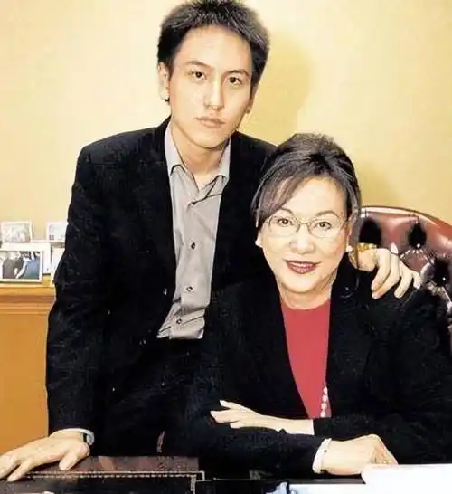 汤臣集团公子汤珈铖:父亲去世留下上海133套豪宅,一套市值2亿_汤子嘉