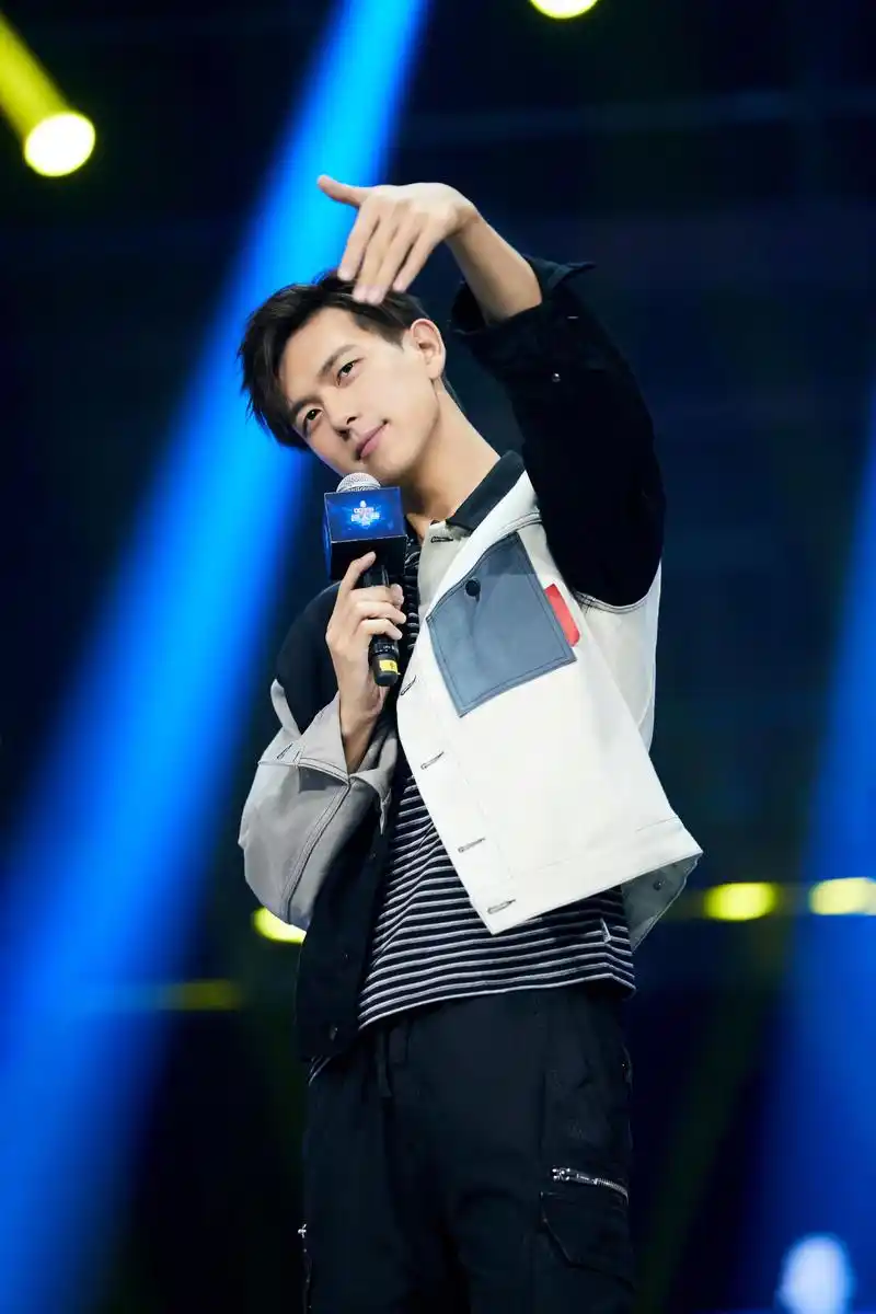 韩商言电竞男神位置竟被取代现哥表示还是我啦