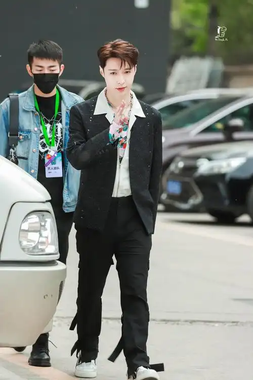 张艺兴金曲青春