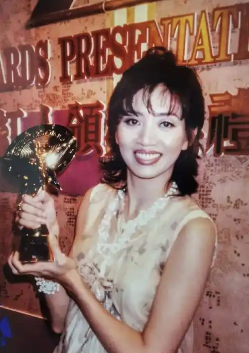 一代巨星梅艳芳,人生坎坷又如何?活出女人的风华绝代!_表演_香港_专辑