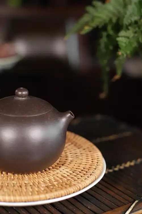 卢小伟紫砂壶作品 西施壶 黑金刚砂料 200cc 光器 助理工艺美术师 卢