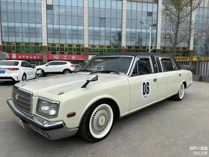 藏友晒出1988年的丰田世纪加长版当年价值400万像第八代皇冠