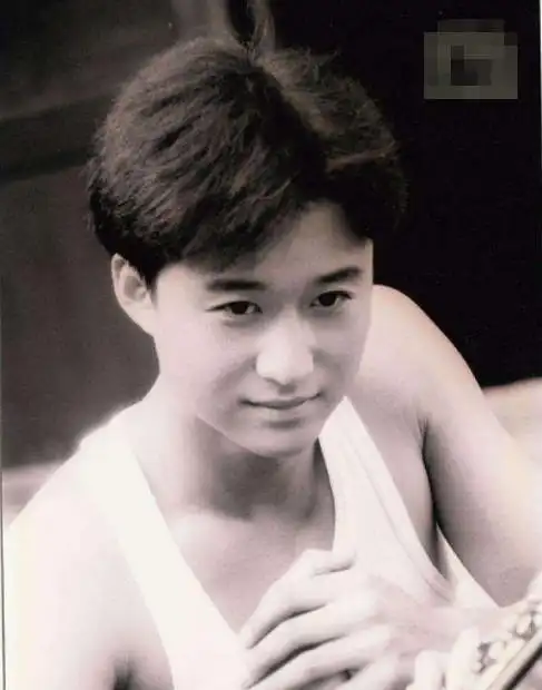 她在吴京最落魄的时候甩了他,转身嫁入豪门,现被抛弃生活凄惨